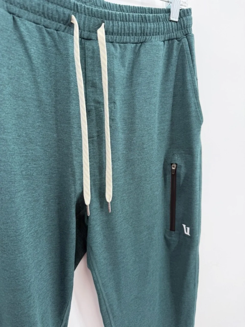 Vuori Sunday Performance Jogger Mens M Agate Green Heather Medium Travel Pants